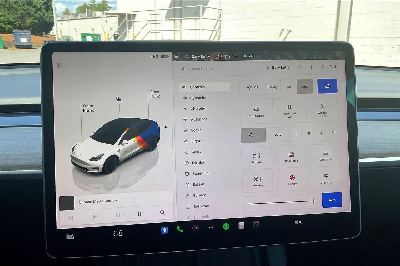 Used 2022 Tesla Model Y Long Range image 29