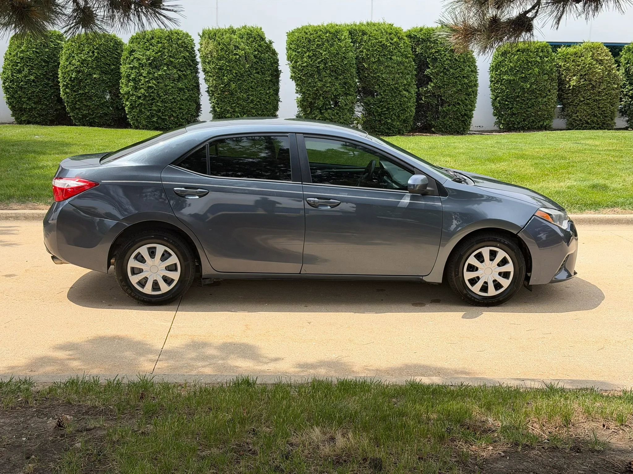 Used 2015 Toyota Corolla L FWD image 4