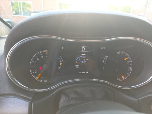 Used 2018 Jeep Grand Cherokee Altitude AWD/4WD image 5
