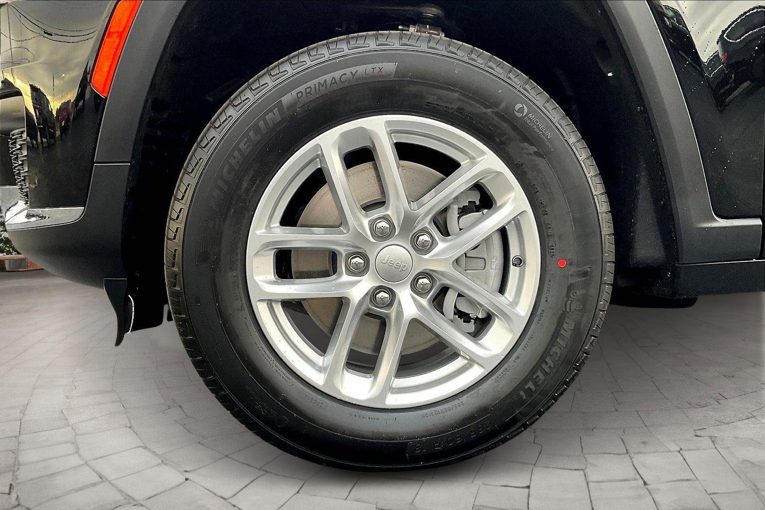 New 2025 Jeep Grand Cherokee L Laredo w/ Luxury Tech Group I image 13