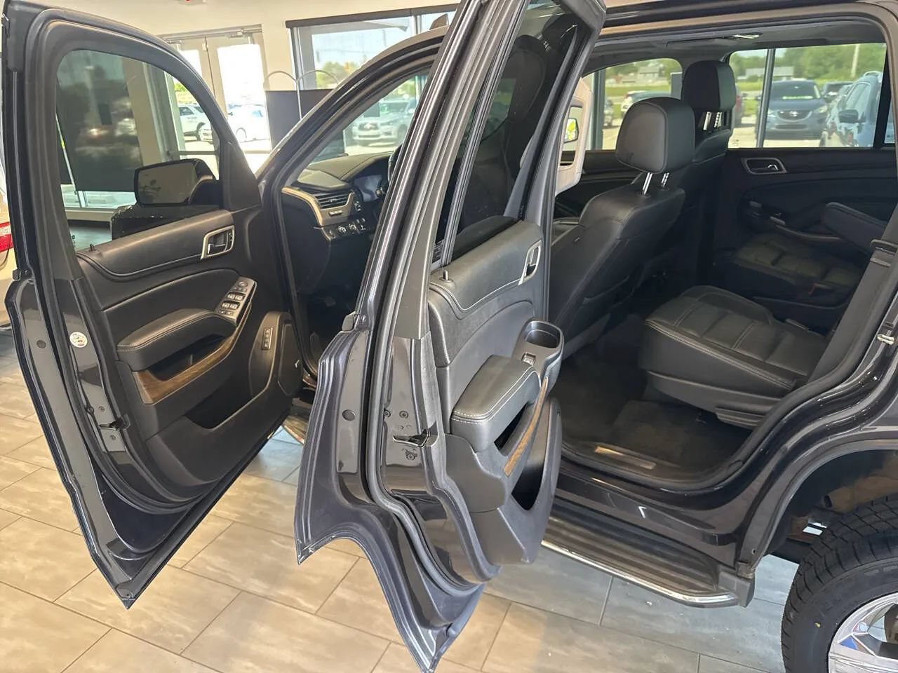 Used 2018 GMC Yukon Denali w/ Open Road Package AWD/4WD image 15