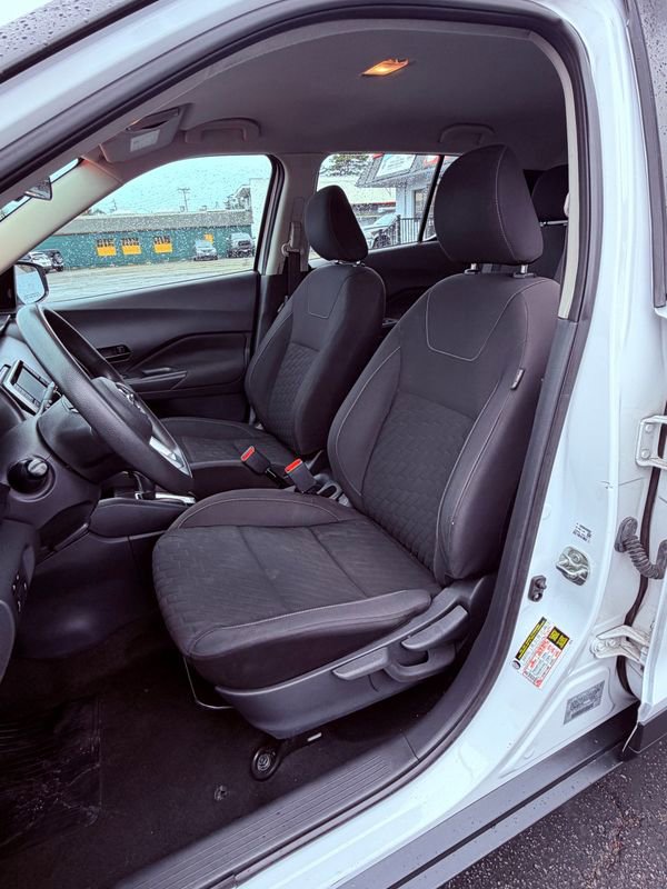 Used 2021 Nissan Kicks S image 17