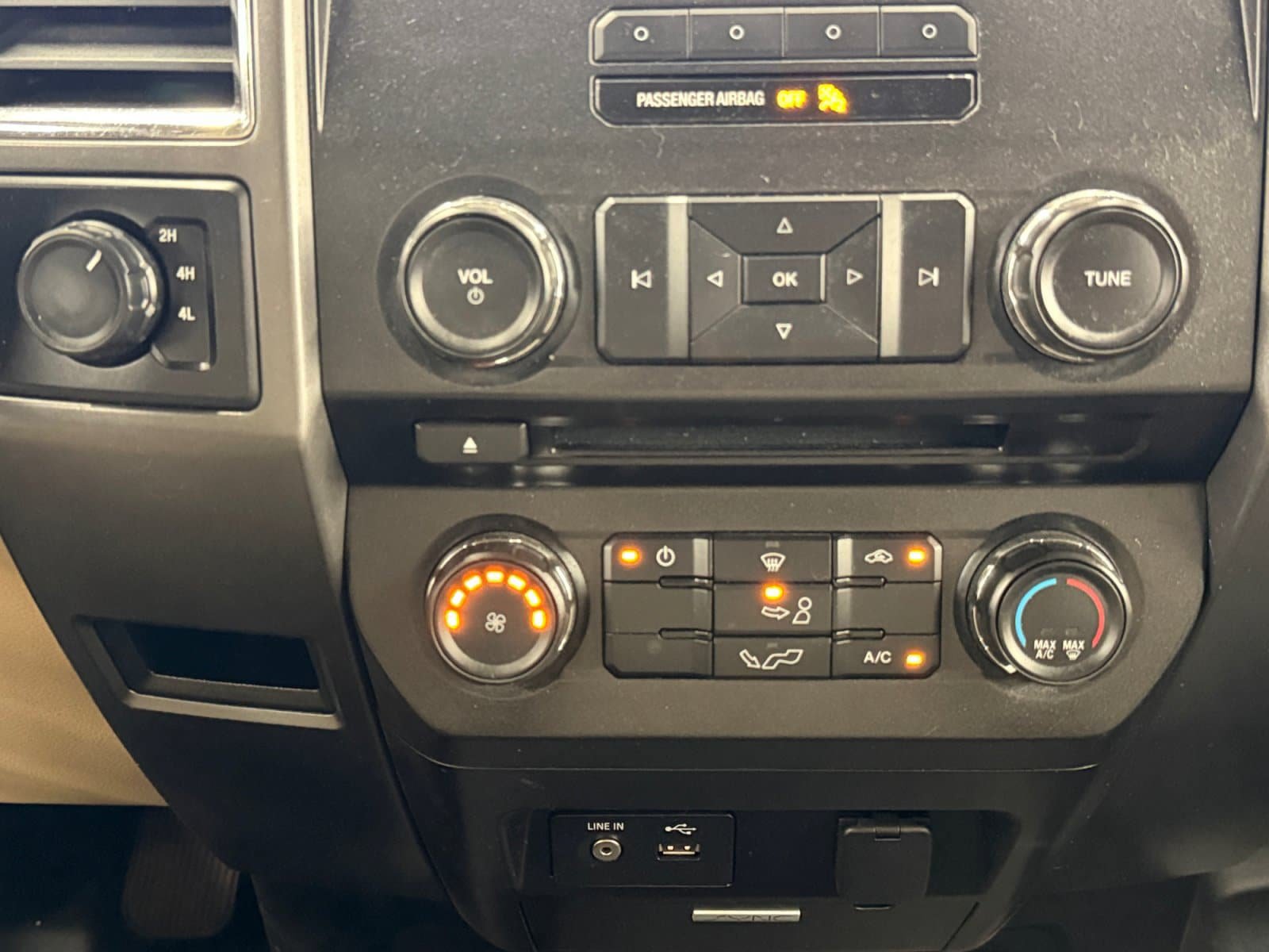 Used 2015 Ford F150 XLT AWD/4WD image 21