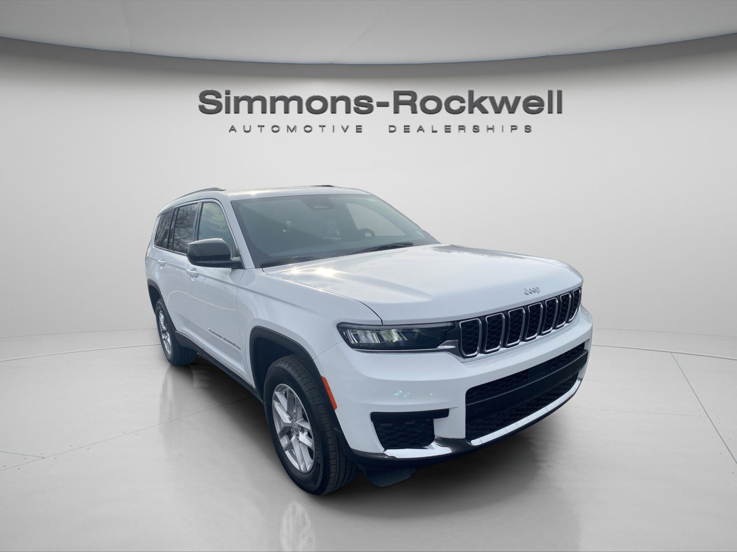 Used 2024 Jeep Grand Cherokee L Laredo image 3