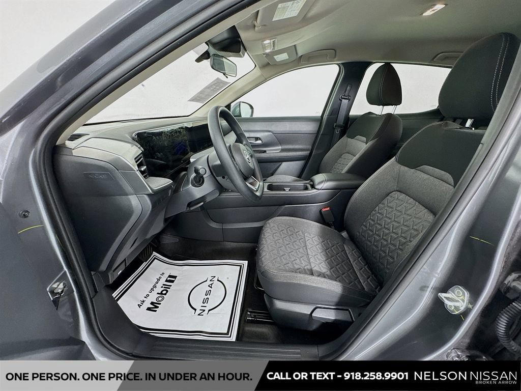 Used 2025 Nissan Kicks SV AWD/4WD image 19