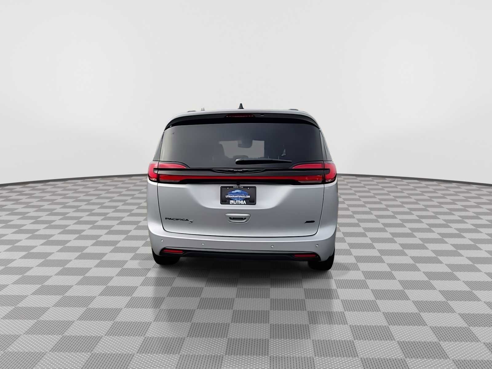 New 2026 Chrysler Pacifica Select w/ S Appearance Package image 7