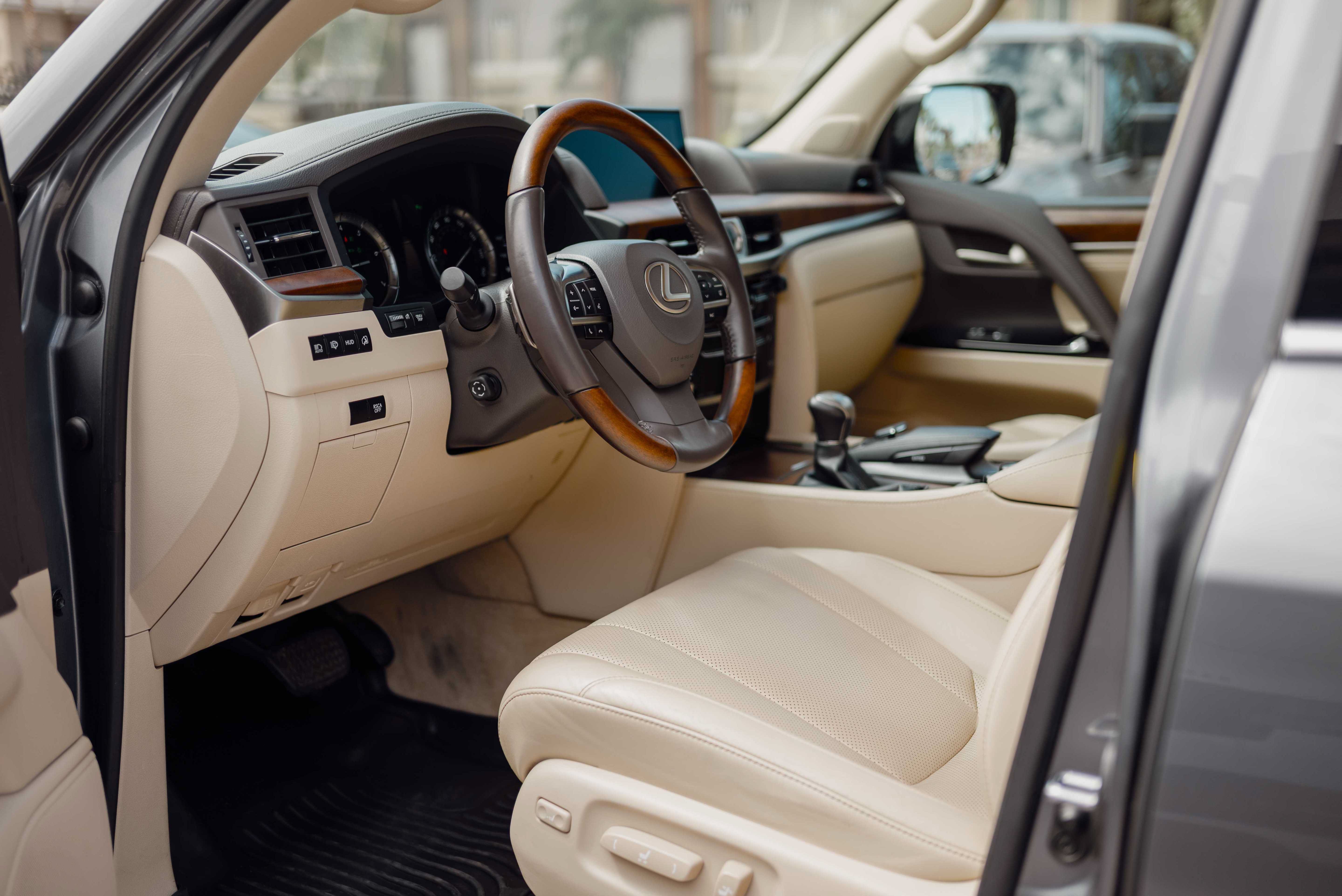Used 2016 Lexus LX 570 4WD w/ Luxury Package image 6