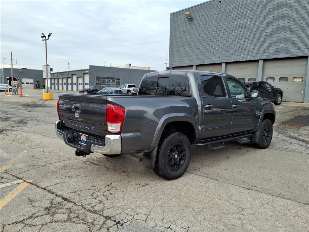 Certified 2022 Toyota Tacoma SR5 AWD/4WD image 6