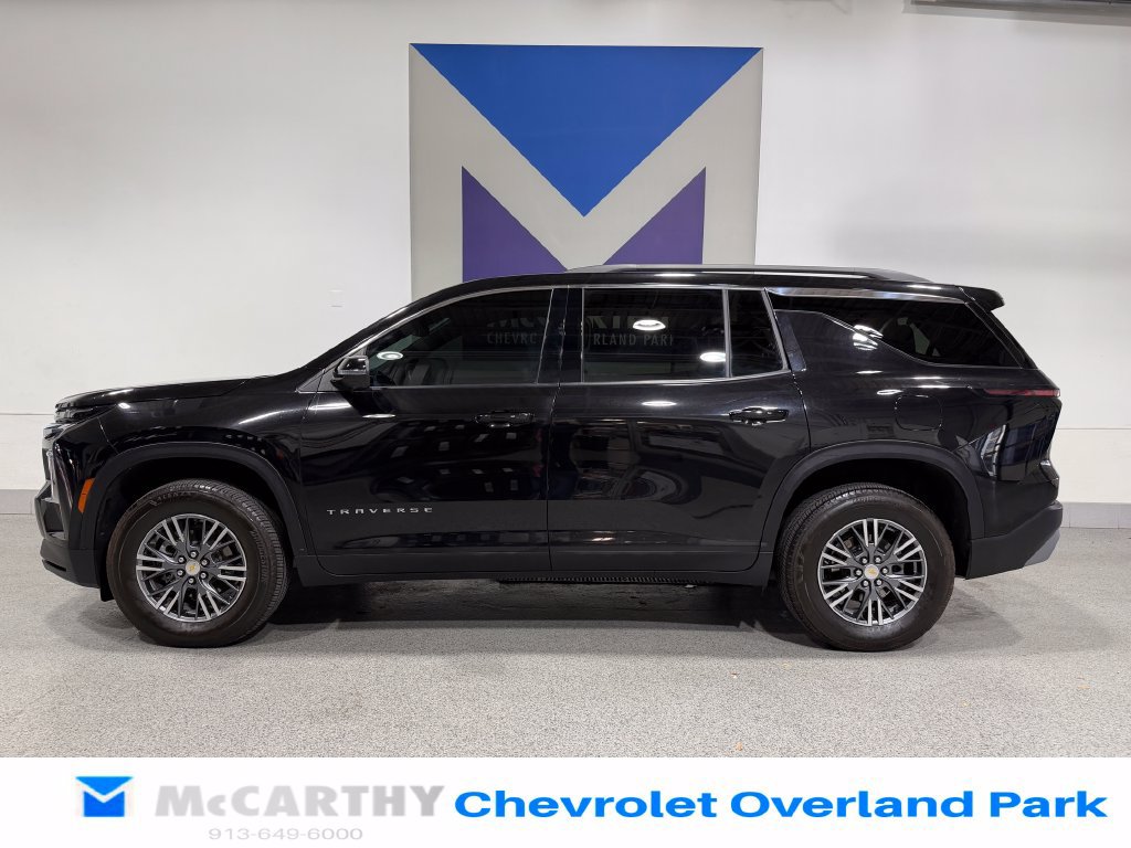 Used 2024 Chevrolet Traverse LT w/ Trailering Package FWD image 8