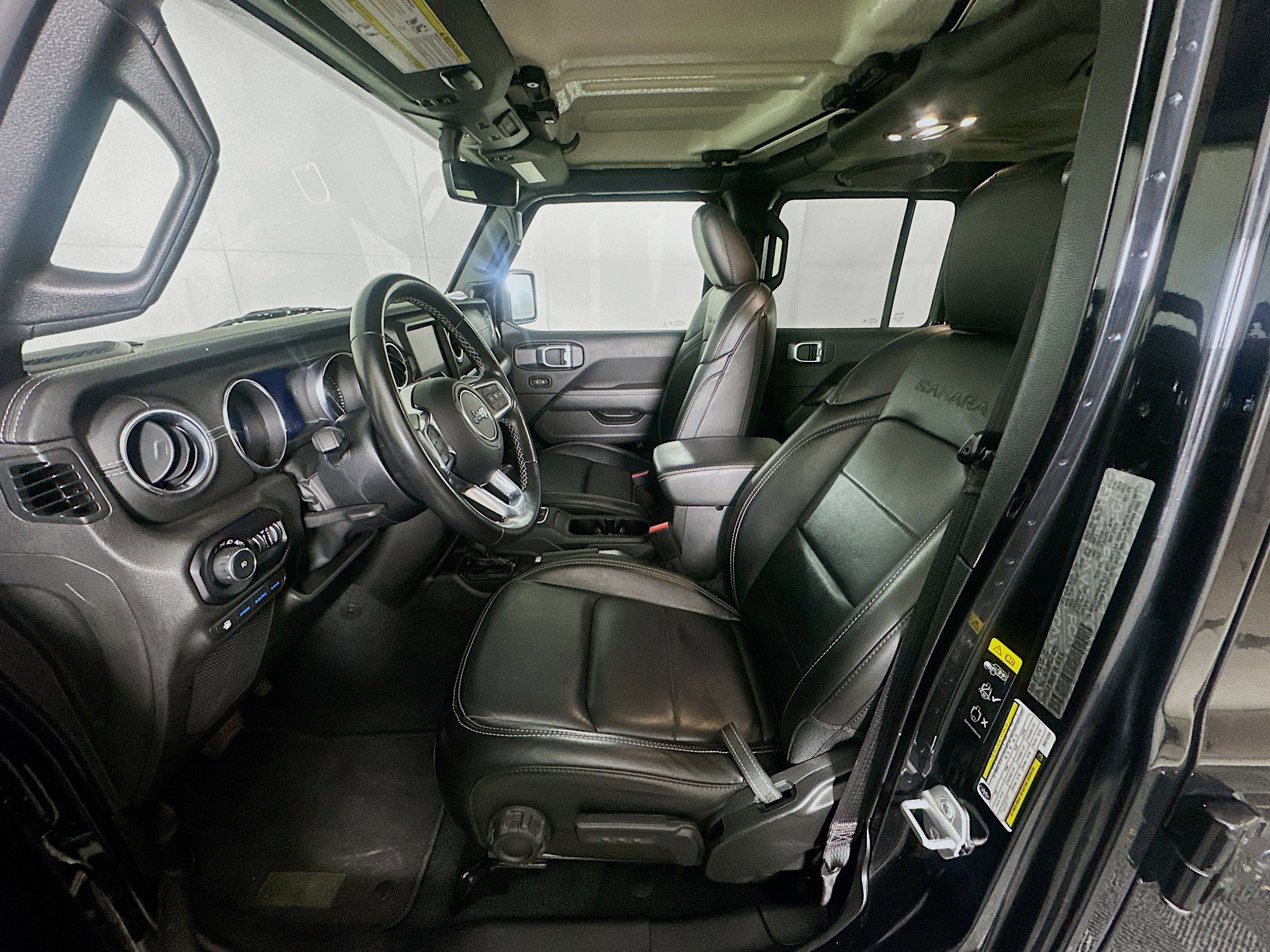 Used 2022 Jeep Wrangler Sahara image 13