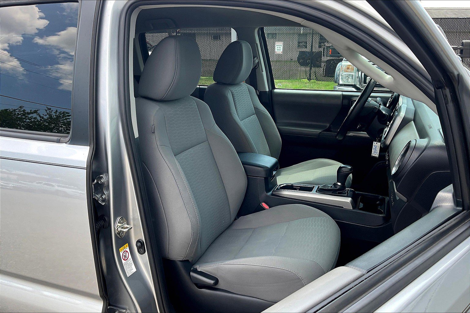 Used 2018 Toyota Tacoma SR5 RWD image 7