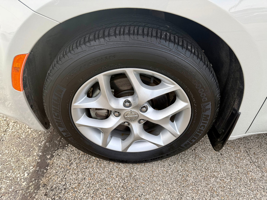 Used 2019 Chrysler Pacifica Touring-L Plus w/ Tire & Wheel Group image 9