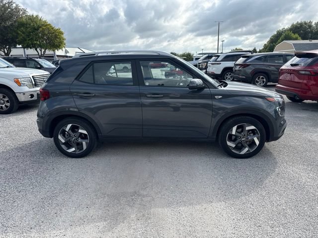 Used 2025 Hyundai Venue SEL FWD image 4