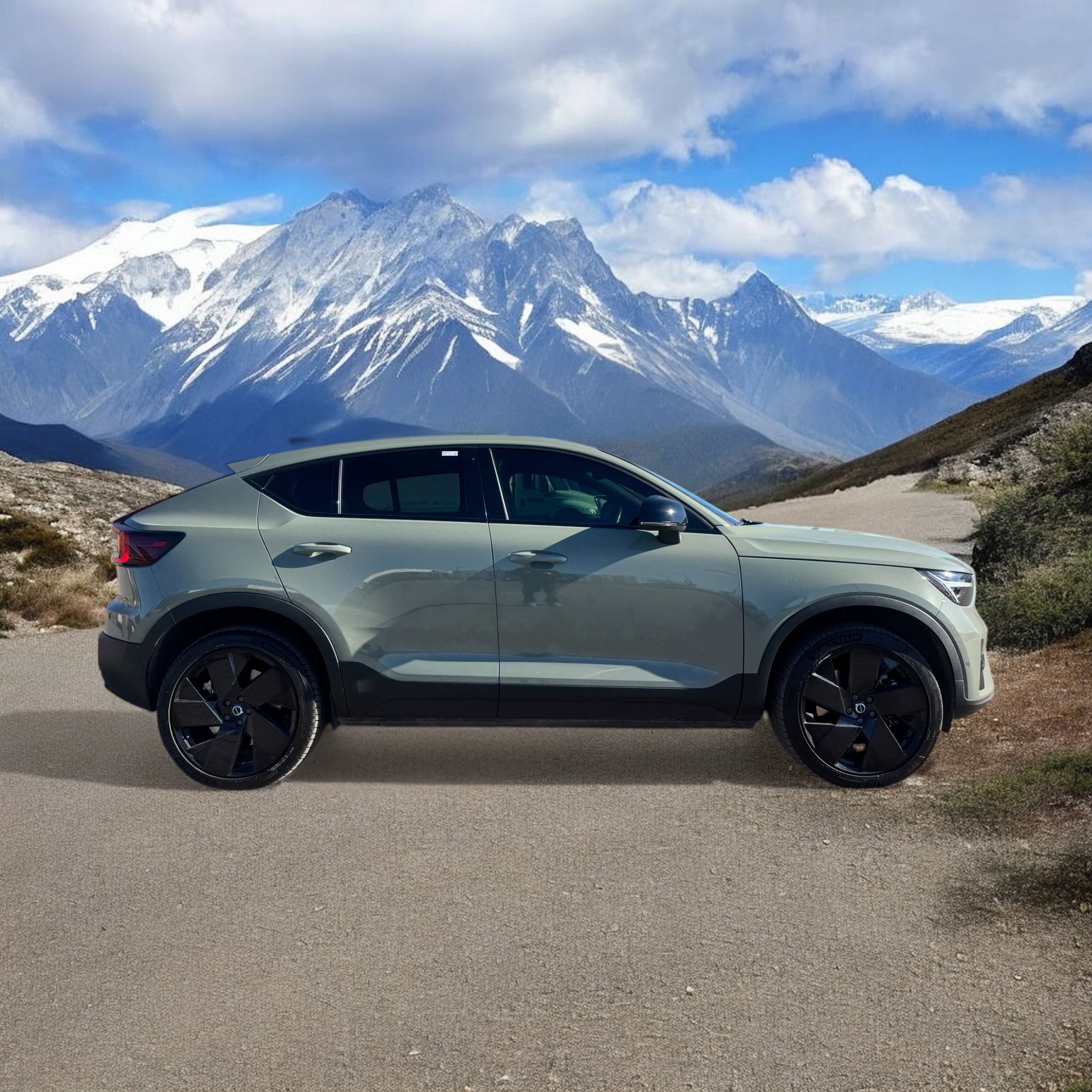 Used 2023 Volvo C40 P8 Recharge Ultimate image 6