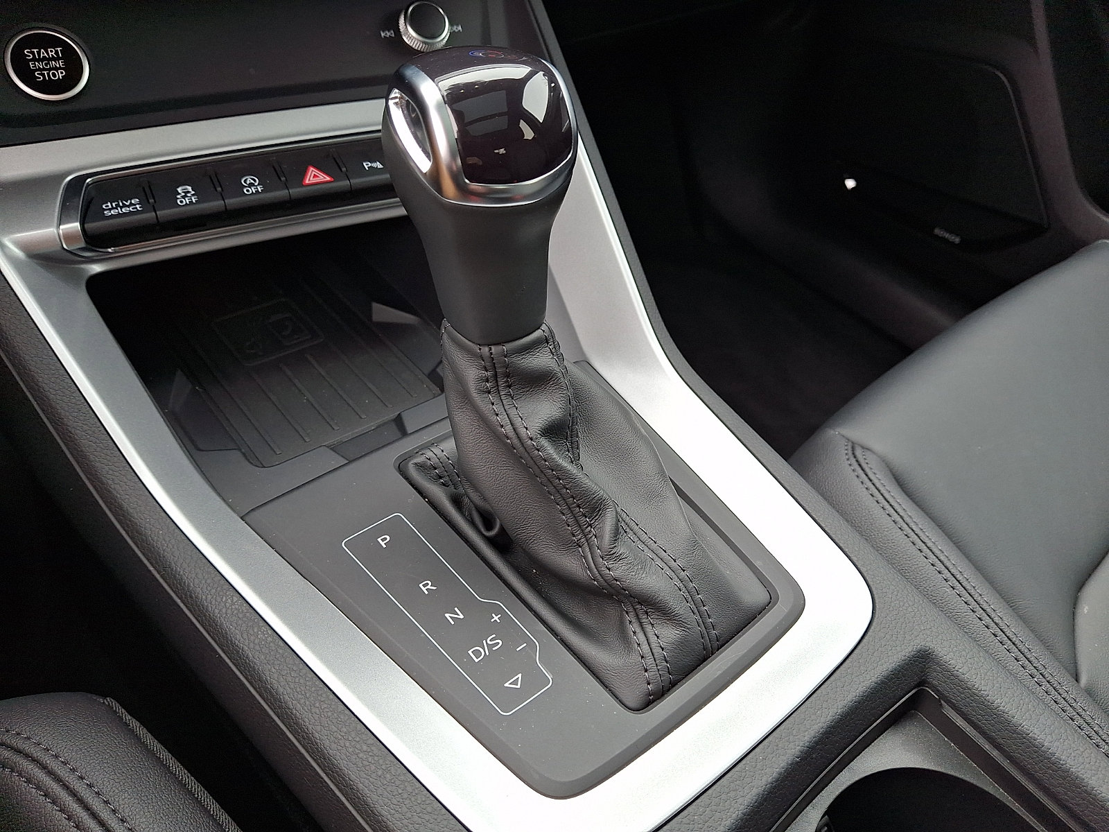 Certified 2025 Audi Q3 2.0T Premium Plus w/ Premium Plus Package AWD/4WD image 16