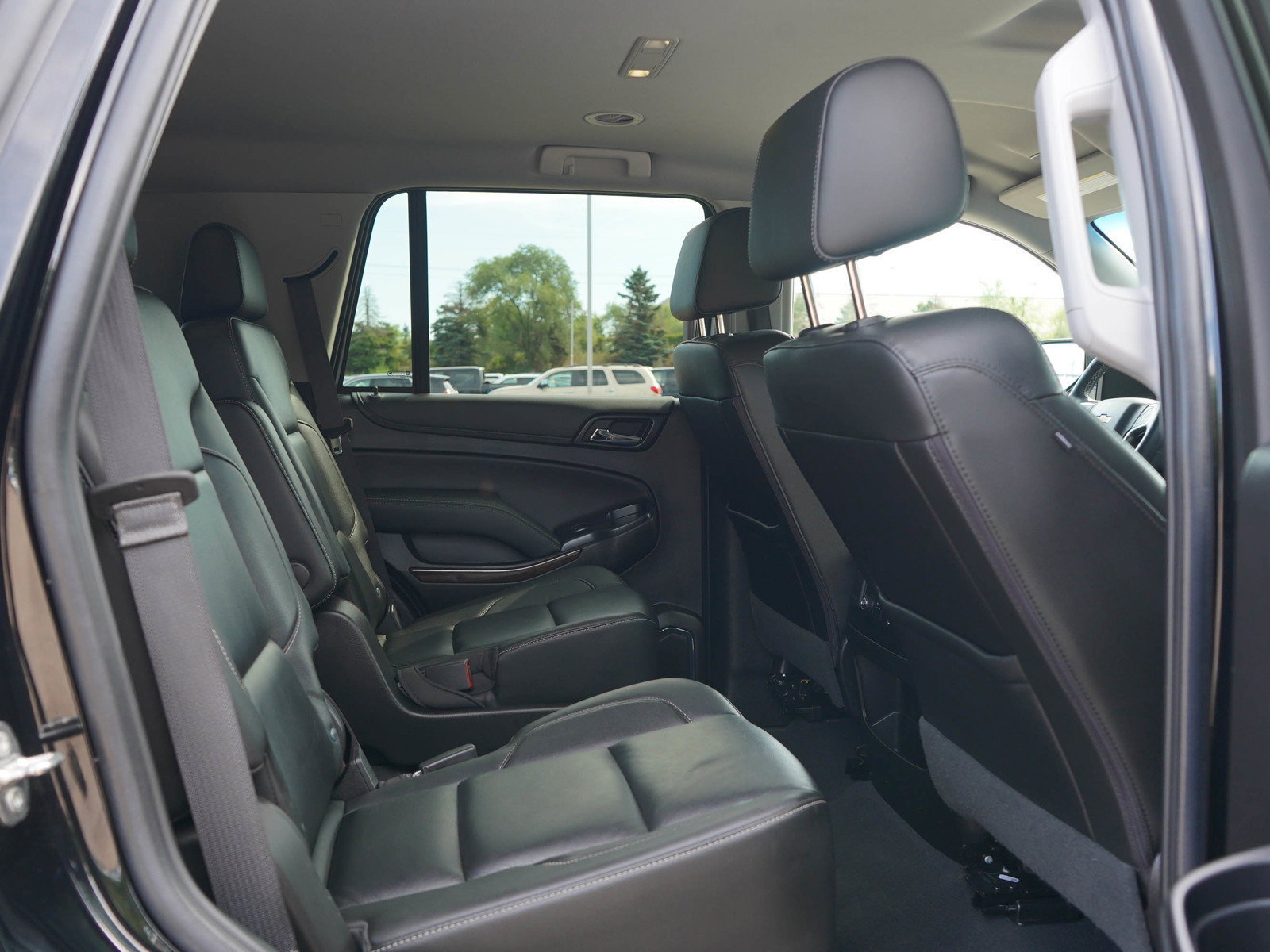 Used 2019 Chevrolet Tahoe LT w/ RST Edition AWD/4WD image 12