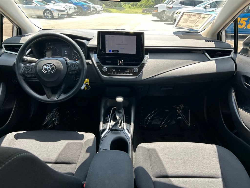 Used 2025 Toyota Corolla LE FWD image 11
