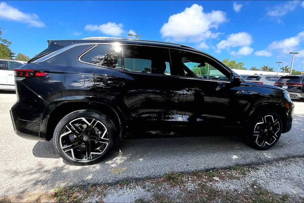 New 2026 Volkswagen Tiguan SEL R-Line AWD/4WD image 4