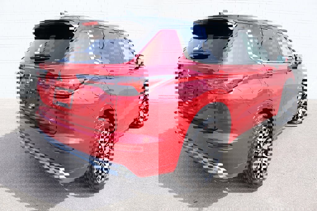 New 2025 Mitsubishi Outlander SEL image 2