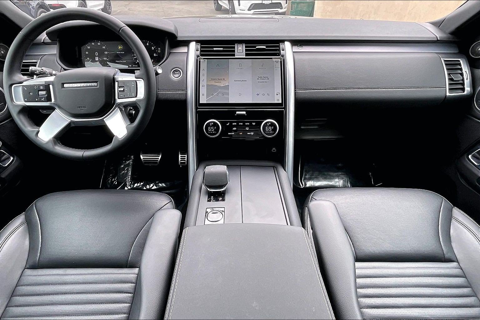 Certified 2025 Land Rover Discovery Dynamic SE AWD/4WD image 15