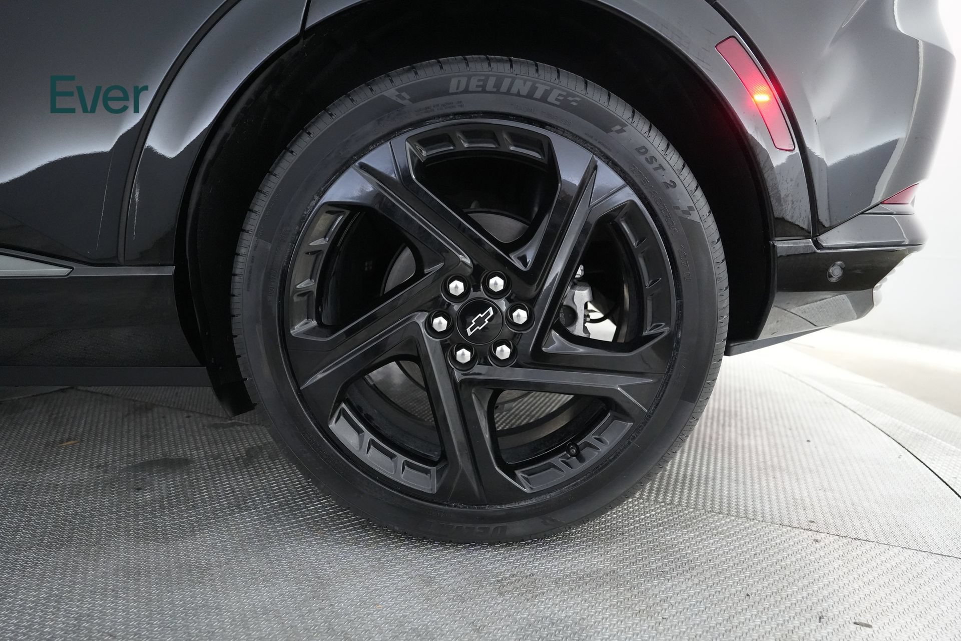 Used 2024 Chevrolet Equinox EV RS FWD image 9