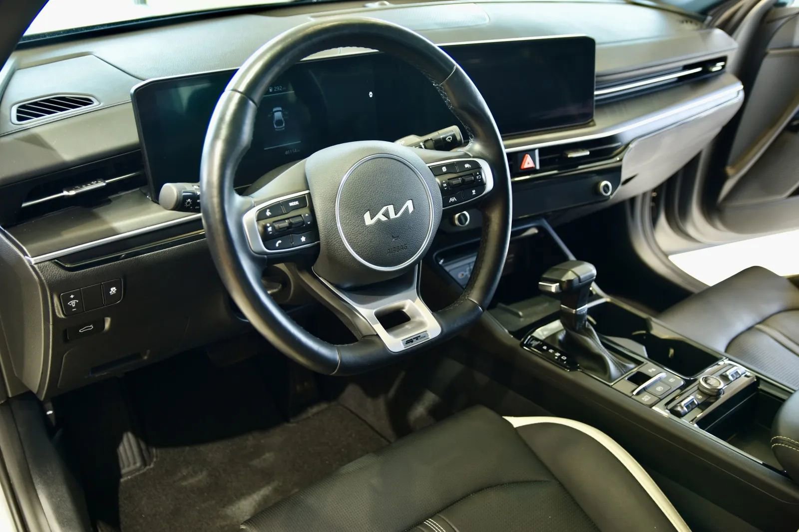 Used 2025 Kia K5 GT-Line AWD/4WD image 12