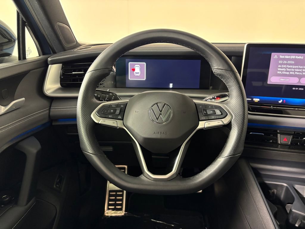 Used 2025 Volkswagen Tiguan SE R-Line AWD/4WD image 16