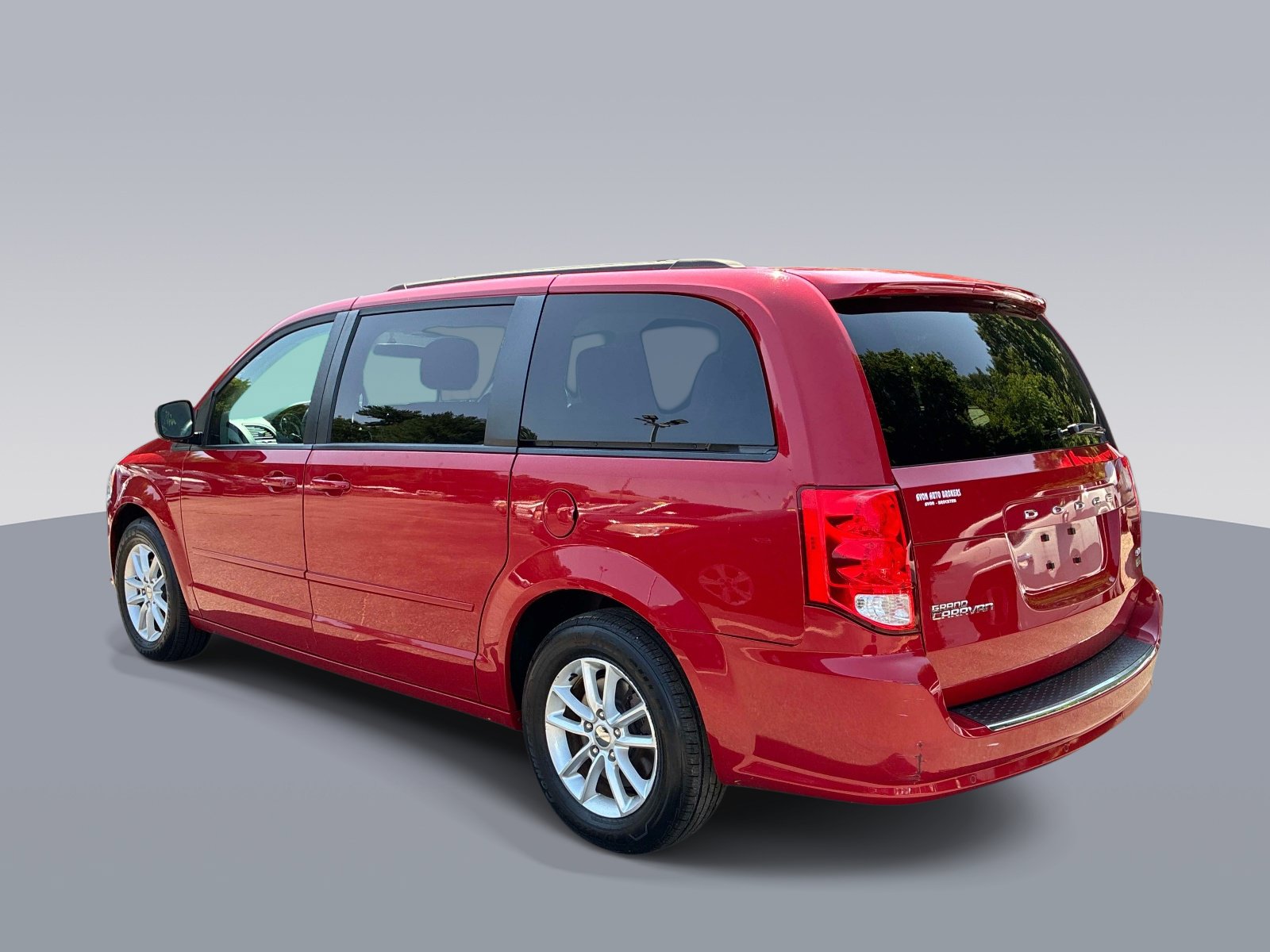 Used 2016 Dodge Grand Caravan SXT w/ Rear Park Assist Package FWD image 4