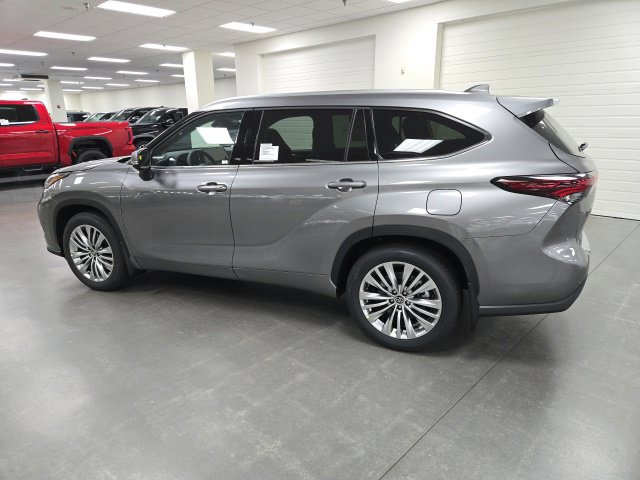 New 2026 Toyota Highlander Platinum AWD/4WD image 3