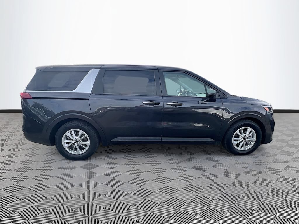 Used 2024 Kia Carnival LX FWD image 8