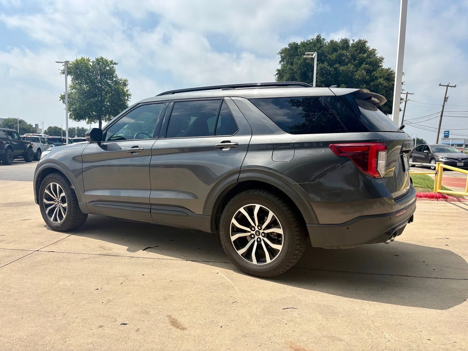 Used 2020 Ford Explorer ST w/ Premium Technology Package AWD/4WD image 7