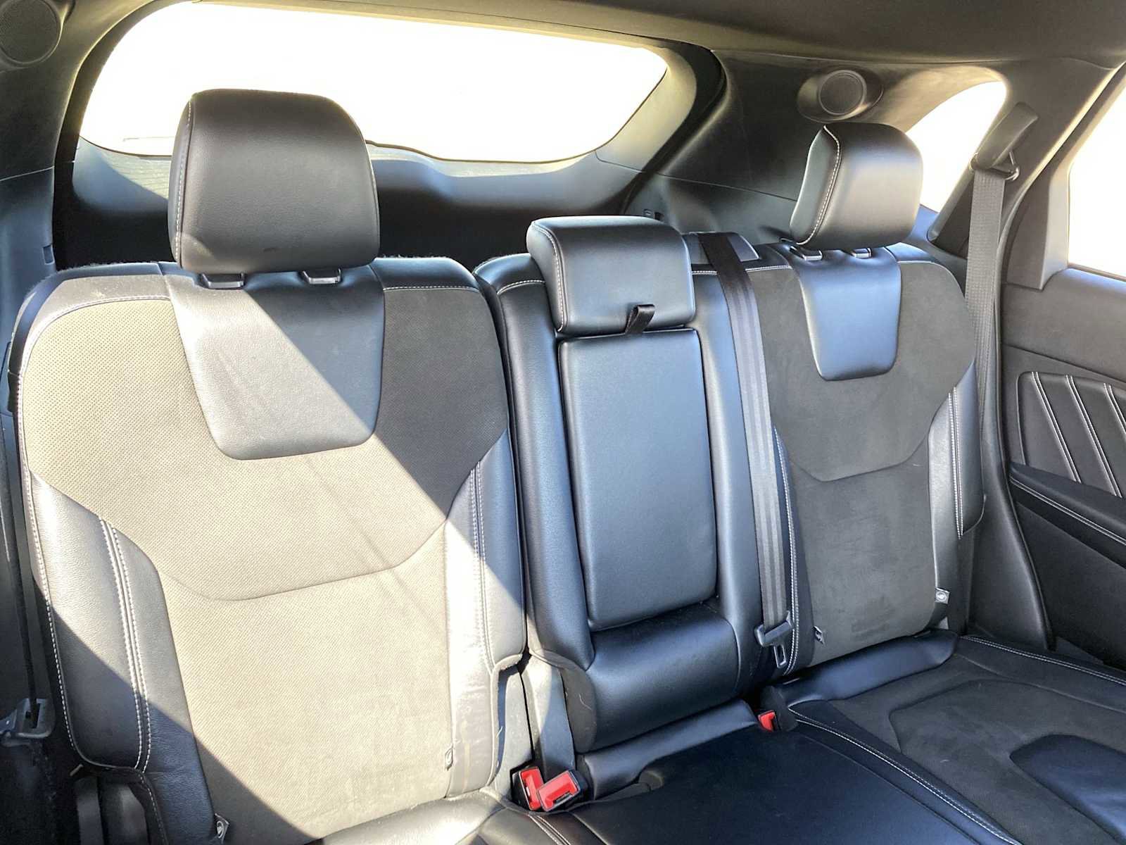 Used 2019 Ford Edge ST image 34