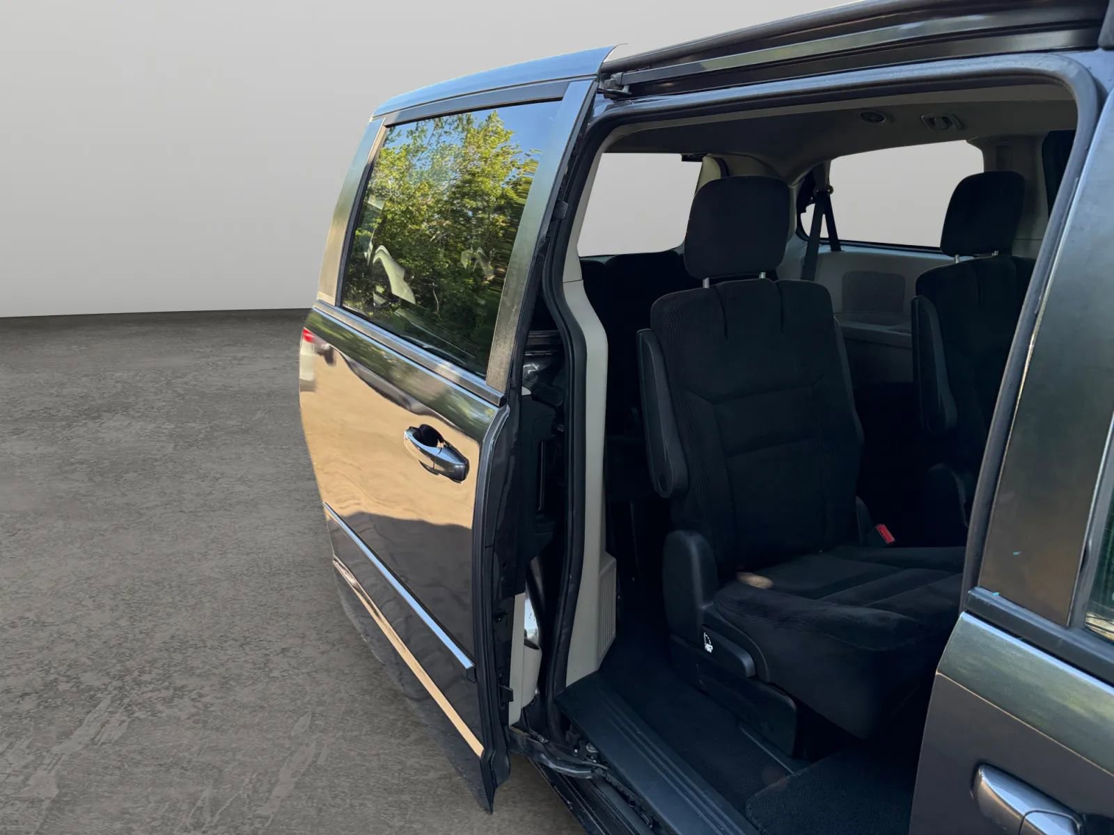 Used 2016 Dodge Grand Caravan SE w/ Quick Order Package 29E SE FWD image 18