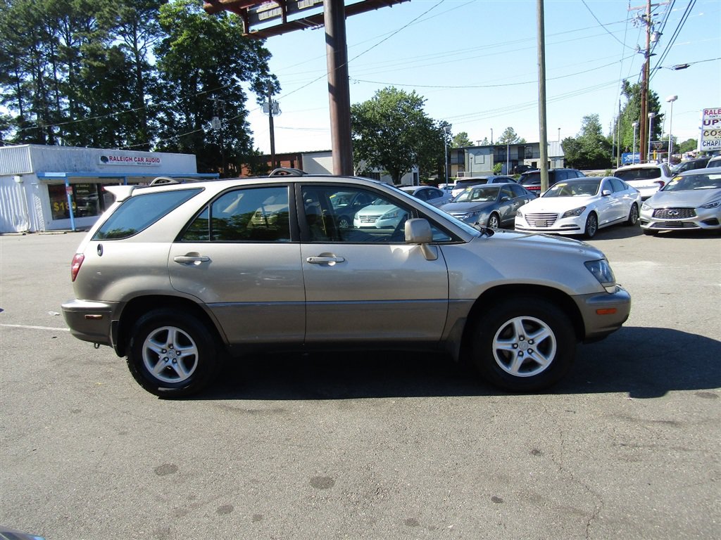 Used 2000 Lexus RX 300 4WD w/ Limited Pkg image 9