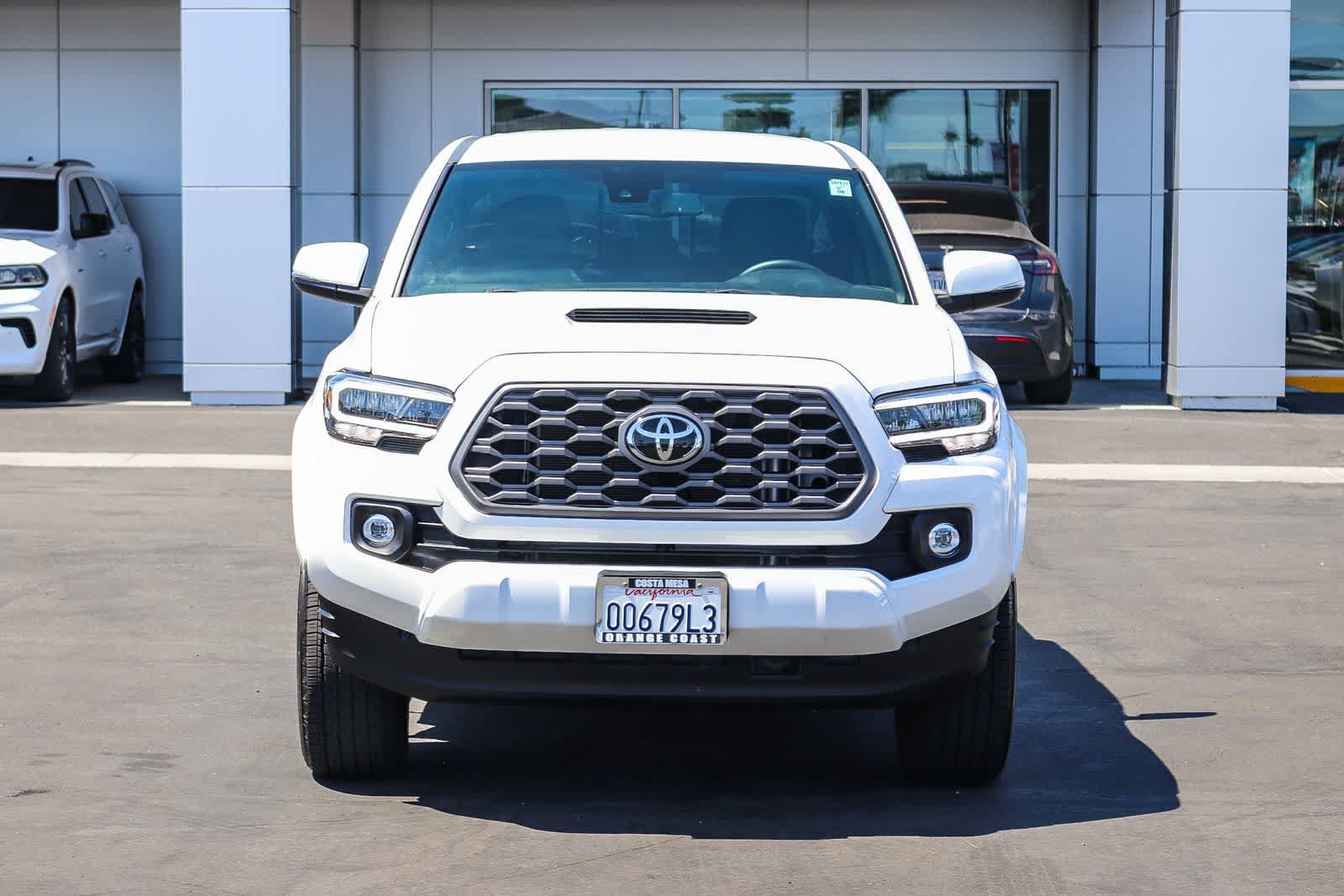 Used 2022 Toyota Tacoma TRD Sport w/ Technology Package RWD image 2