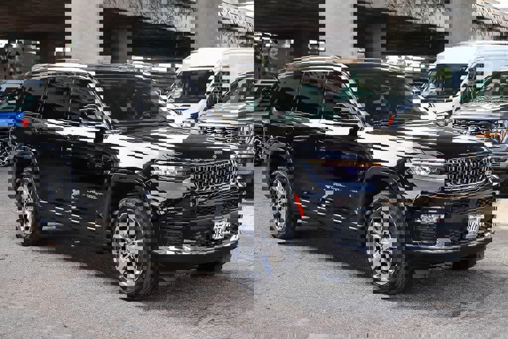 Used 2021 Jeep Grand Cherokee L Limited image 3