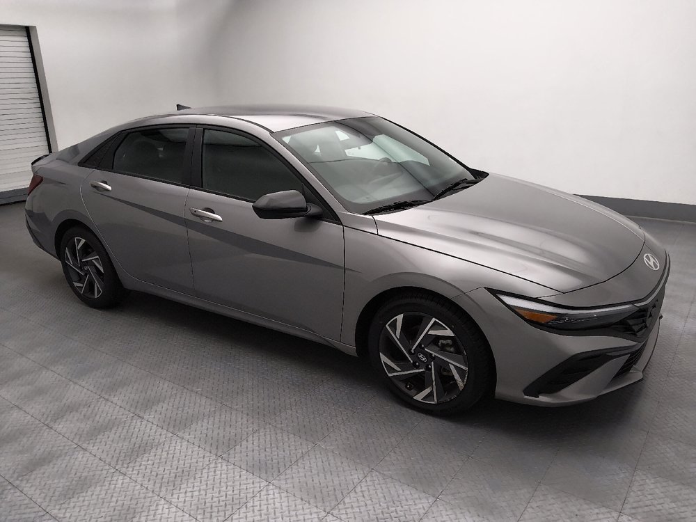 Used 2025 Hyundai Elantra Sport FWD image 11