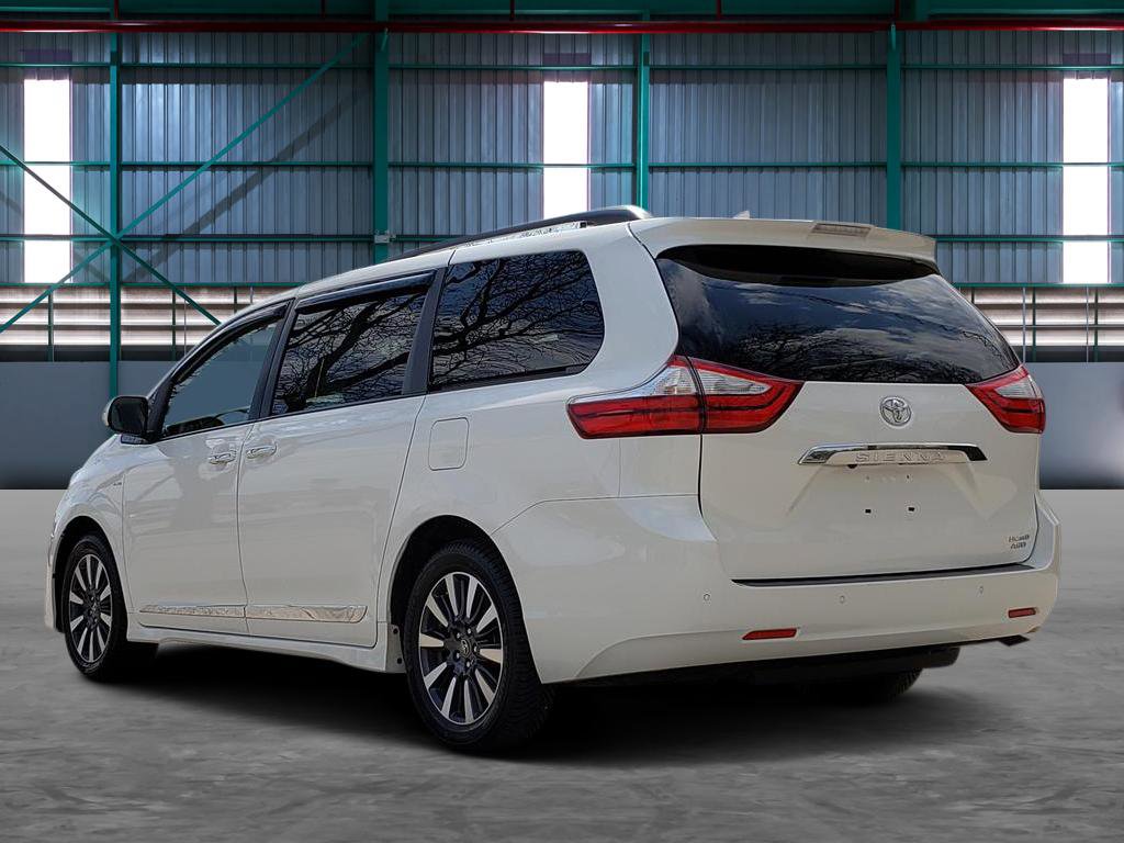 Used 2019 Toyota Sienna Limited Premium image 3