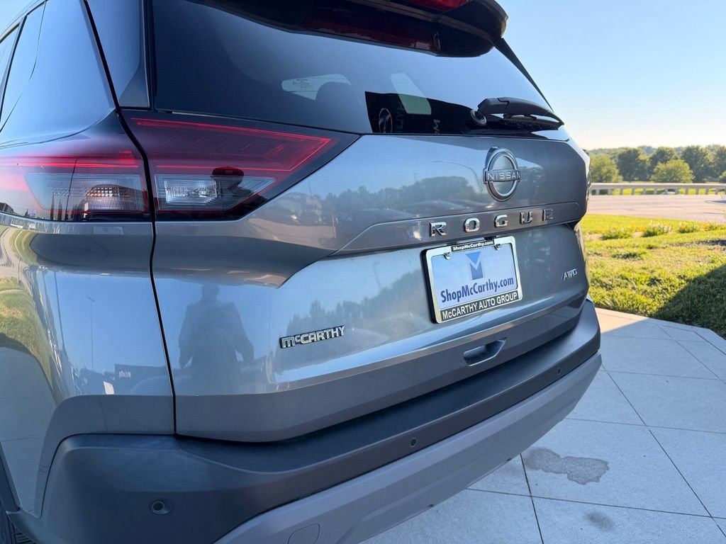 Used 2023 Nissan Rogue S AWD/4WD image 33