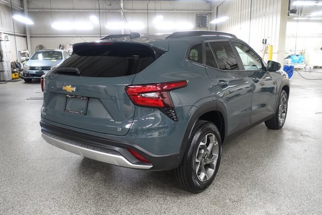 Used 2025 Chevrolet Trax LT FWD image 7