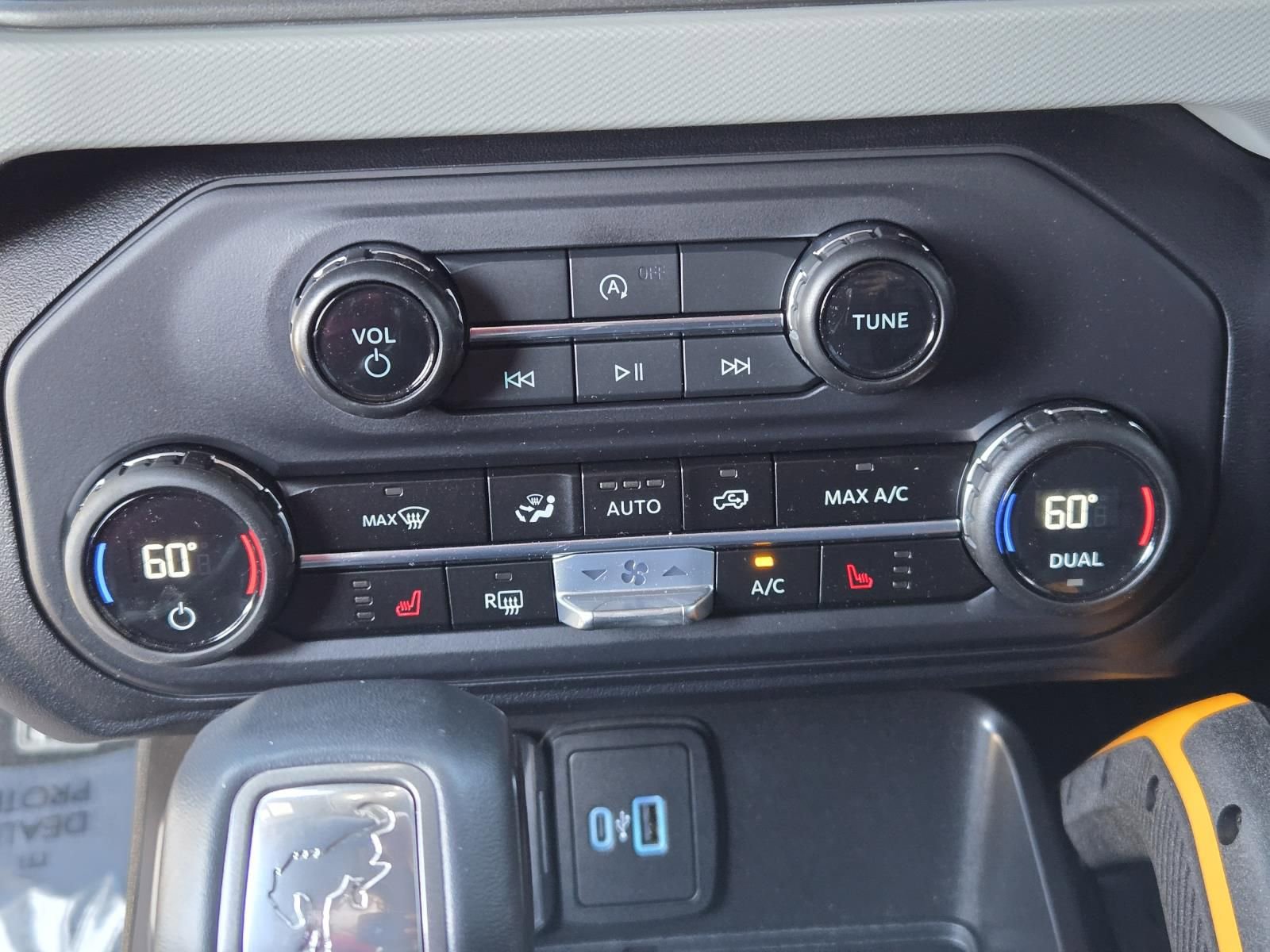 Used 2023 Ford Bronco Badlands image 14