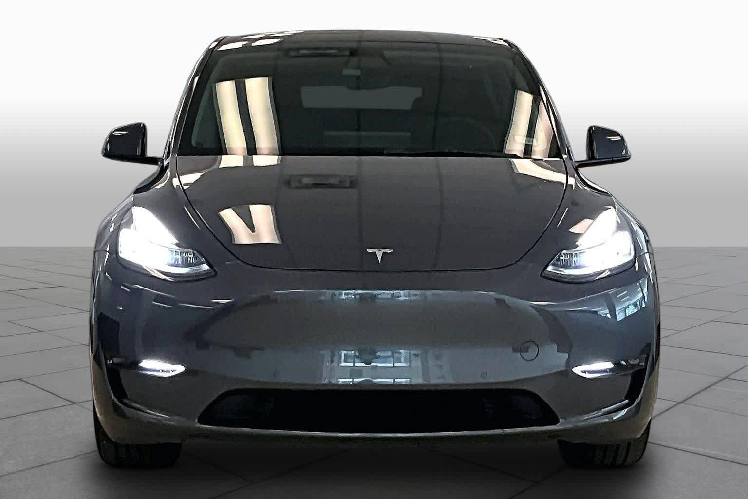 Used 2022 Tesla Model Y Long Range AWD/4WD image 3
