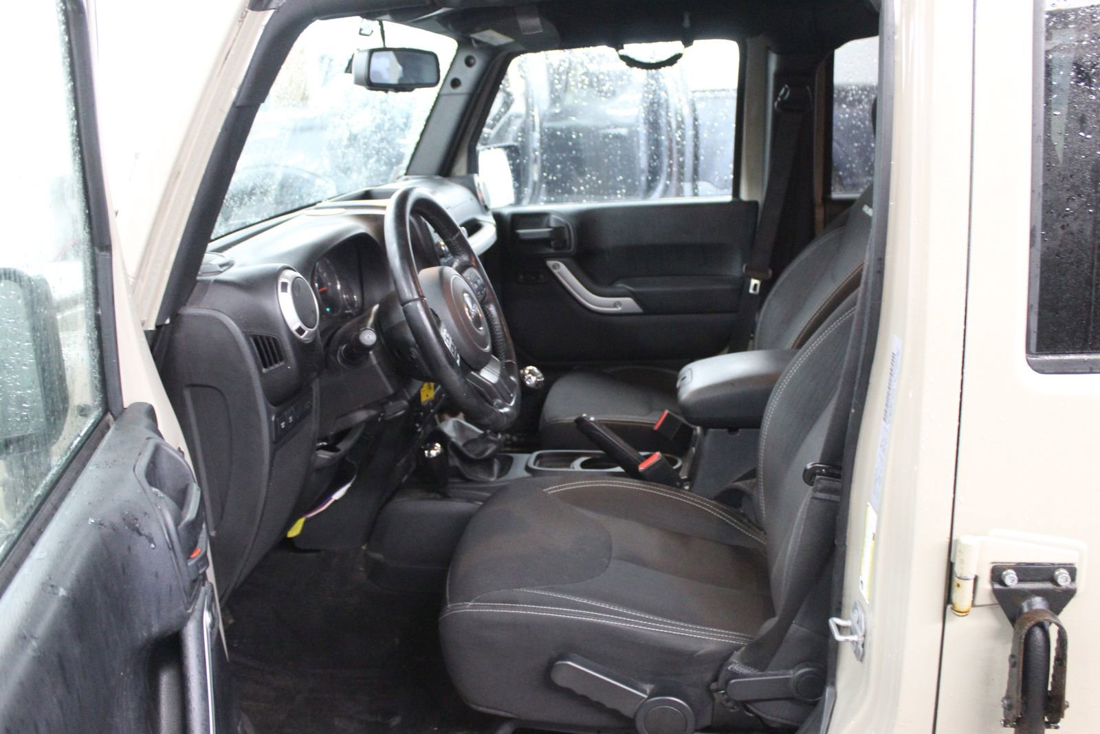 Used 2017 Jeep Wrangler Unlimited Rubicon w/ Connectivity Group image 9