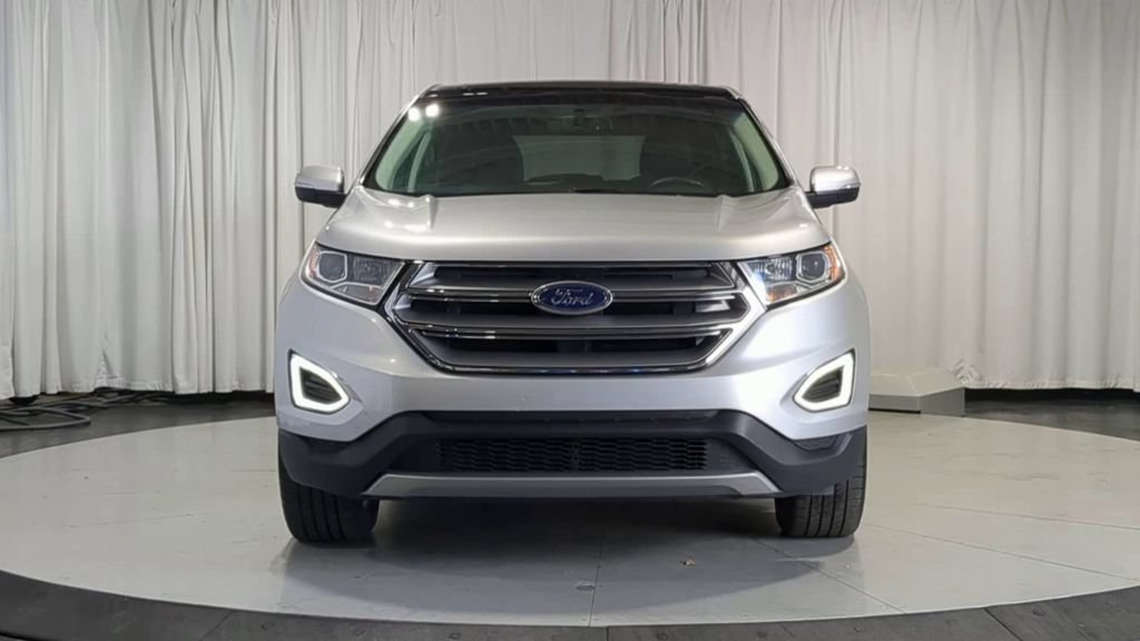 Used 2018 Ford Edge SEL w/ Equipment Group 201A AWD/4WD image 3