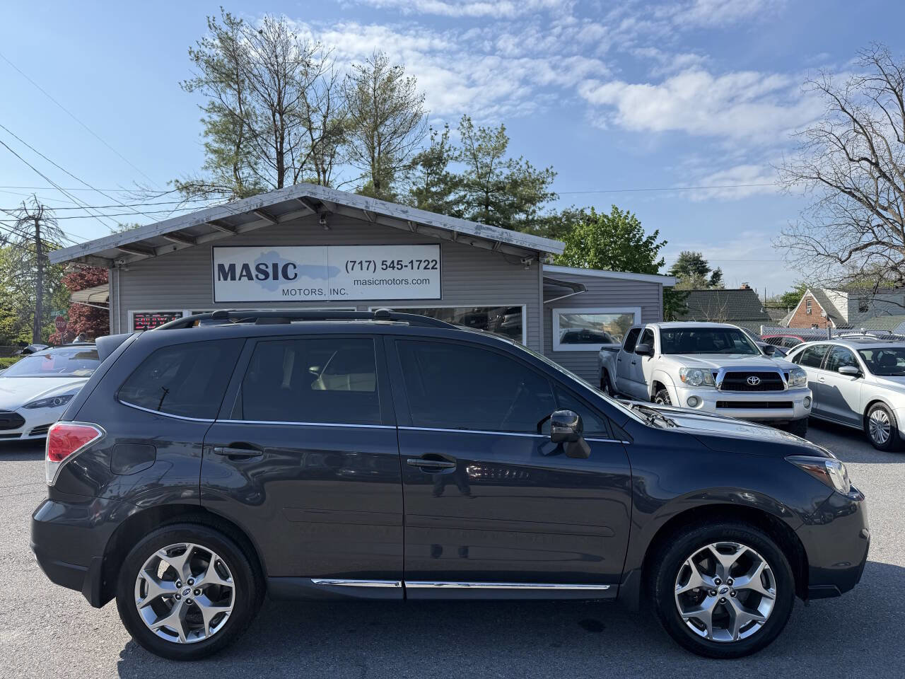 Used 2017 Subaru Forester 2.5i Touring AWD/4WD image 3