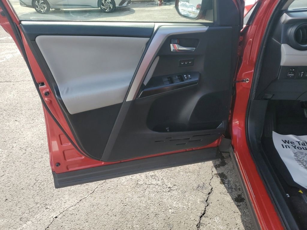 Used 2016 Toyota RAV4 Limited image 13