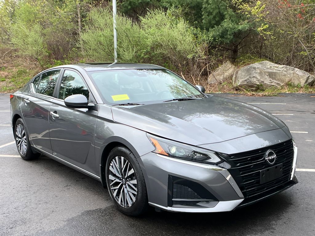 Used 2023 Nissan Altima 2.5 SV w/ SV Premium Package FWD image 7