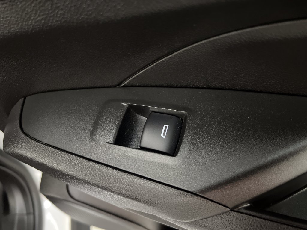Used 2025 Chevrolet Trax LT FWD image 26