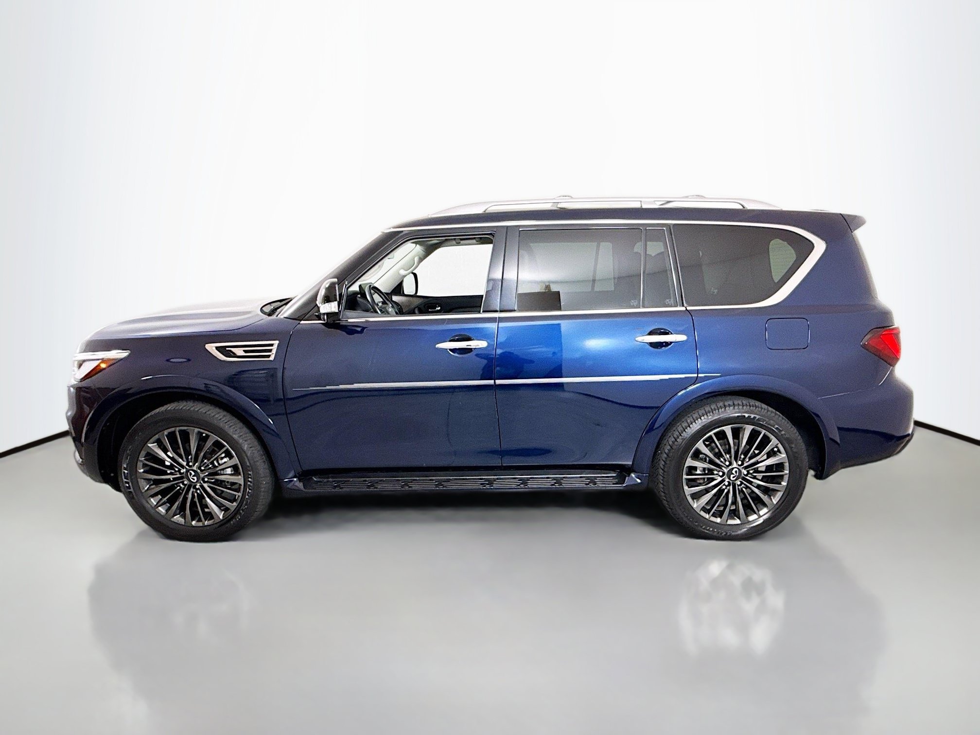 Used 2024 INFINITI QX80 Premium Select w/ Cargo Package AWD/4WD image 4