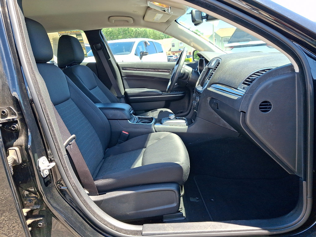 Used 2019 Chrysler 300 Touring w/ Sport Appearance Package RWD image 13